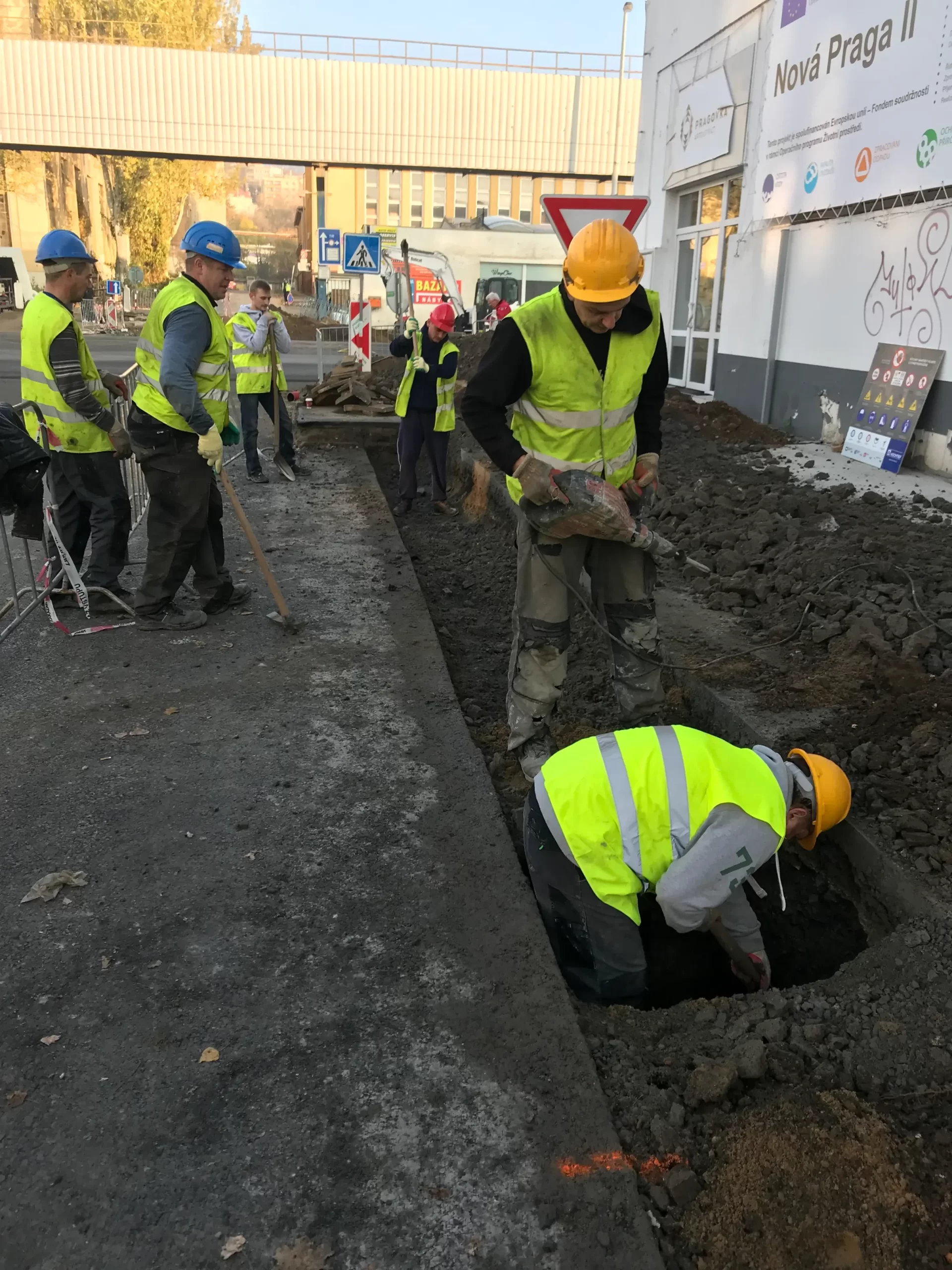 Zemní a výkopové práce Construction Taurus Praha Kladno (2)